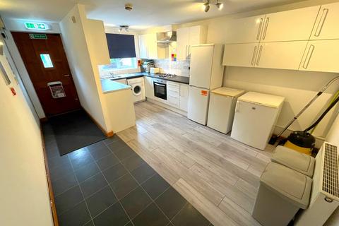 6 bedroom terraced house to rent, Russell Road, Nottingham NG7