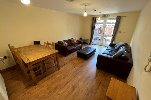 6 bedroom terraced house to rent, Russell Road, Nottingham NG7