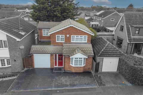 4 bedroom detached house for sale, Leybourne Drive, Chelmsford CM1