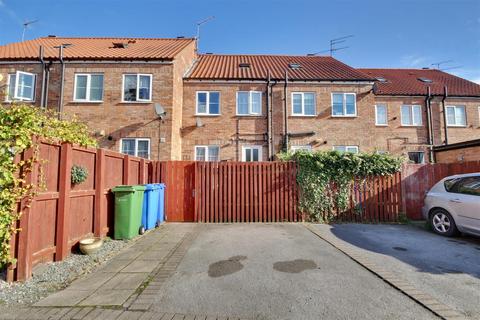 3 bedroom townhouse for sale, New Walkergate, BEVERLEY