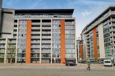 2 bedroom flat to rent, Adriatic Apartments, Royal Docks, London, E16