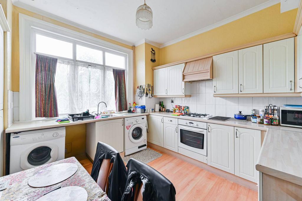 Brockley Rise, Forest Hill, London, SE23 2 bed flat for sale £400,000
