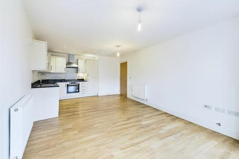 2 bedroom apartment for sale, Flowers Avenue, Ruislip HA4