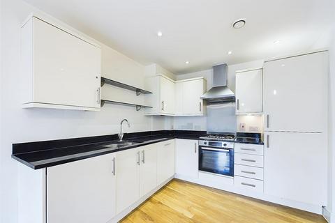 2 bedroom apartment for sale, Flowers Avenue, Ruislip HA4