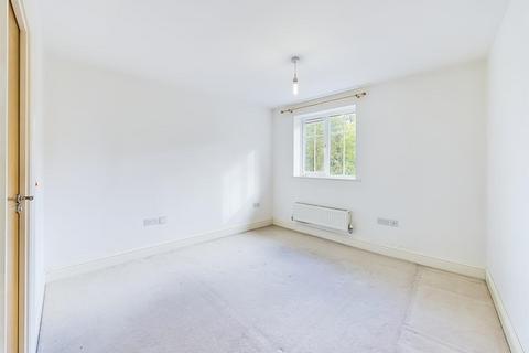 2 bedroom apartment for sale, Flowers Avenue, Ruislip HA4