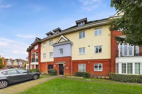 2 bedroom apartment for sale, Flowers Avenue, Ruislip HA4