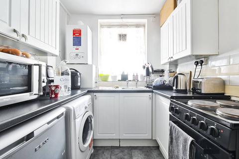 3 bedroom flat for sale, Fulham Road, Fulham Broadway, London, SW6