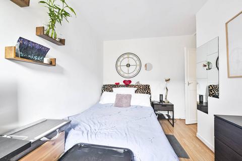 3 bedroom flat for sale, Fulham Road, Fulham Broadway, London, SW6