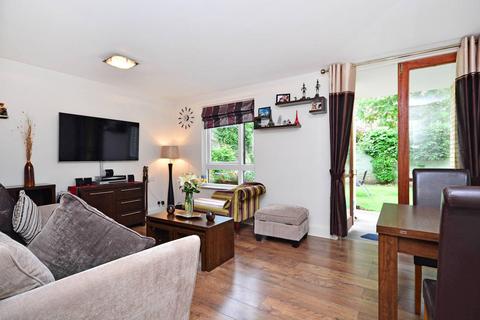 3 bedroom flat to rent, Alexandra Place, South Hampstead, London, NW8