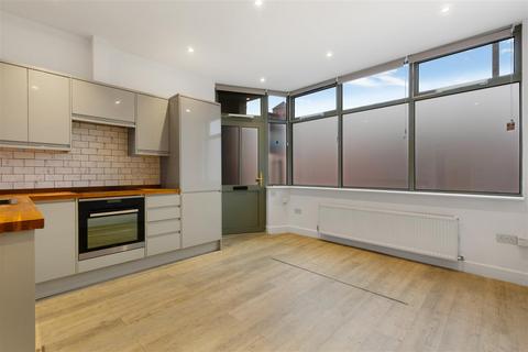 1 bedroom flat for sale, Kingston Road, Wimbledon SW19