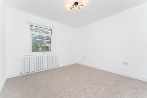 5 George Street, London, W7 3TA