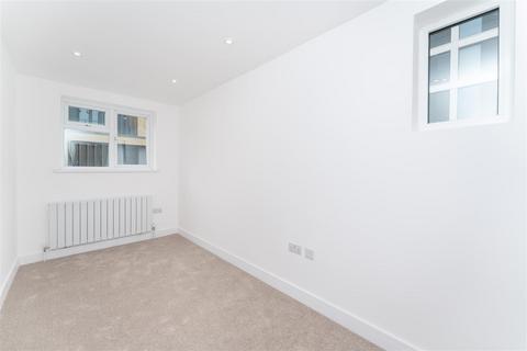5 George Street, London, W7 3TA