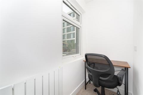 5 George Street, London, W7 3TA