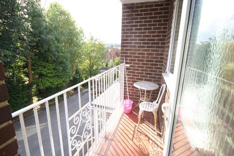 3 bedroom flat to rent, Hazelhurst Court , ,