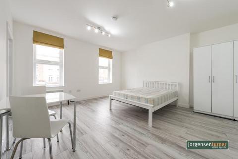 Studio to rent, Uxbridge Road, Shepherds Bush, W12