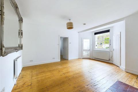 1 bedroom apartment to rent, The Barons, St Margarets