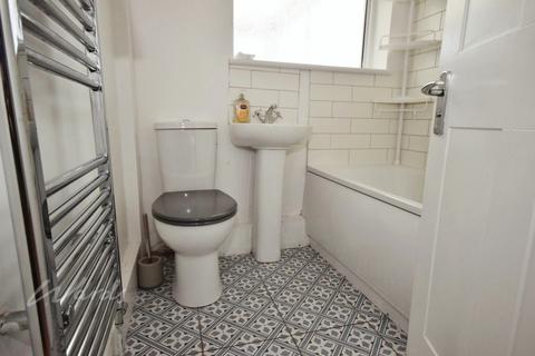 3 bedroom semi-detached house to rent, Hempstead Road Hempstead ME7