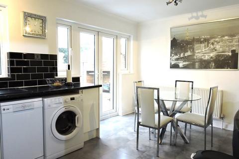 176 Albany Park Avenue, Enfield, EN3 5NZ