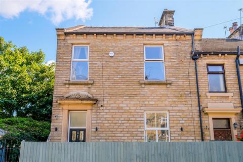 3 bedroom end of terrace house for sale, Hoffman Street, Huddersfield