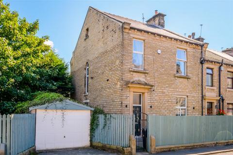 3 bedroom end of terrace house for sale, Hoffman Street, Huddersfield