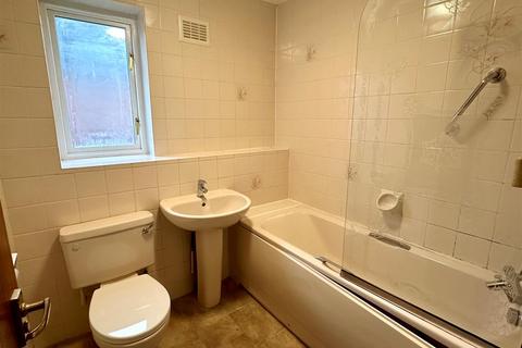 42 Ella Park, Anlaby, Hull, HU10 7EP