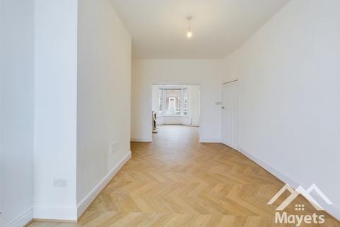 2 bedroom terraced house to rent, Lynthorpe Road, Blackburn
