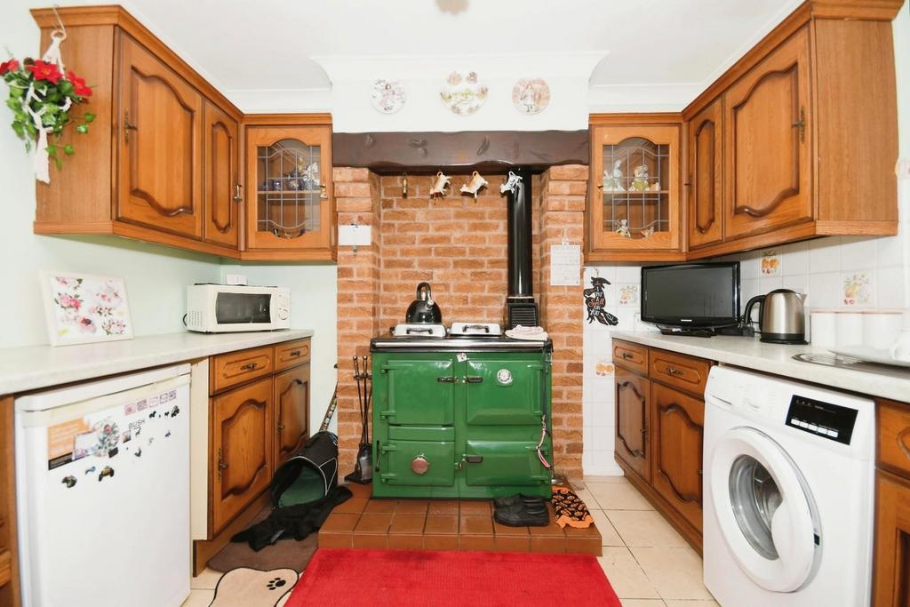 KITCHEN 02.jpg