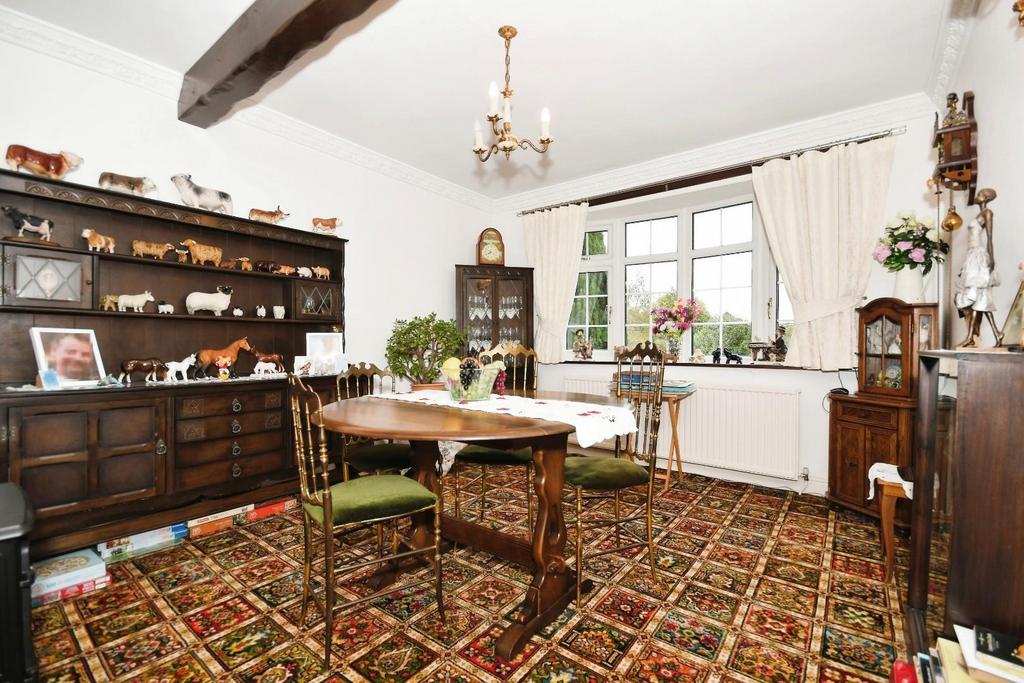 DINING ROOM.jpg