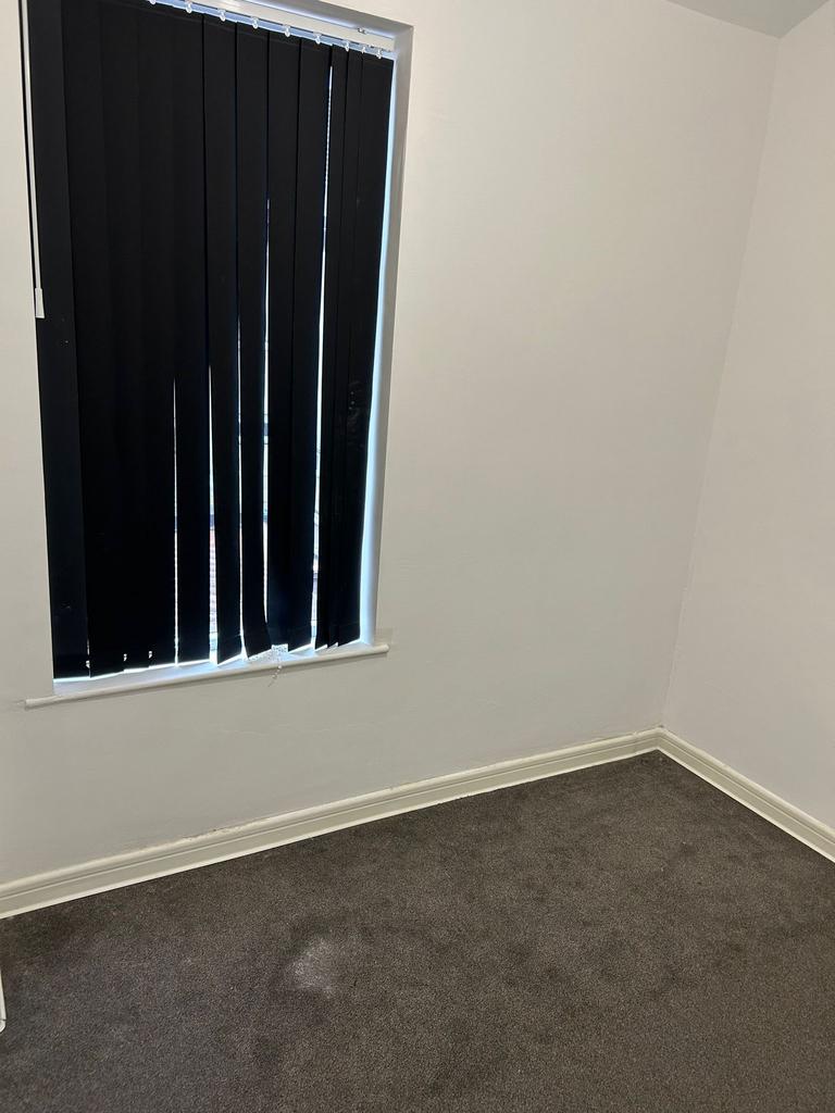 https://media.onthemarket.com/properties/16077239/1517054650/image-10-1024x1024.jpeg