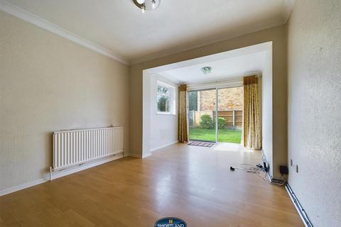 3 bedroom semi-detached house to rent, Wimborne Drive, Coventry CV2