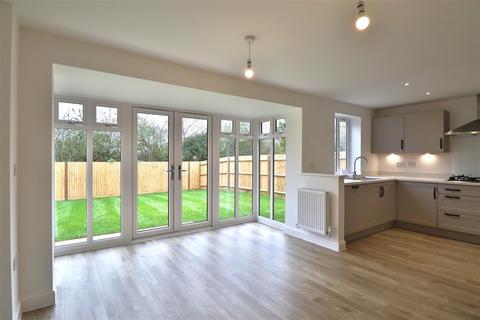 4 bedroom detached house for sale, Ecclesden Park, Littlehampton BN16