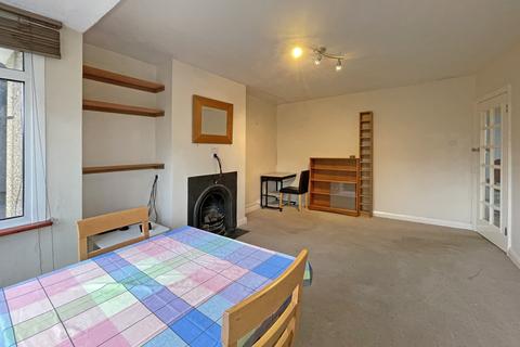 1 bedroom apartment for sale, Meadow Walk, Ewell Village, Surrey, KT17