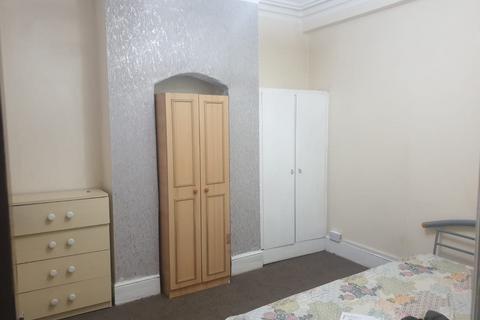 1 bedroom in a flat share to rent, Romford Road