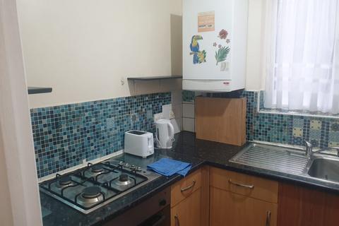 1 bedroom in a flat share to rent, Romford Road