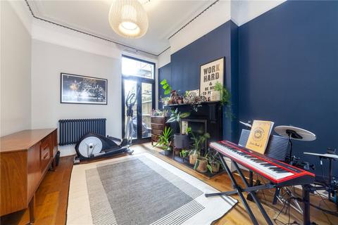 4 bedroom terraced house to rent, Beechdale Road, London, SW2