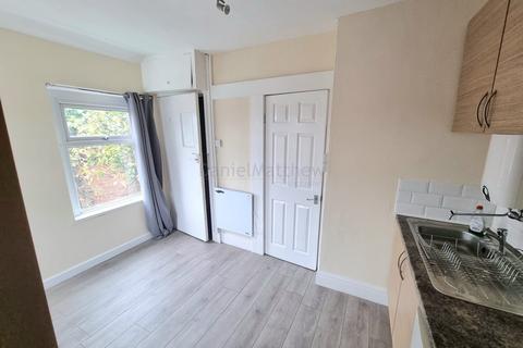 Studio to rent, Trinity Street, Barry, The Vale Of Glamorgan. CF62 7EU