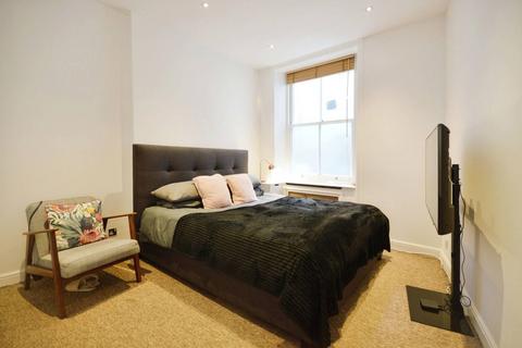 1 bedroom flat for sale, Clanricarde Gardens, Notting Hill Gate, London, W2