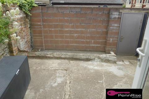 7 bedroom end of terrace house to rent, Brithdir Street, Cardiff