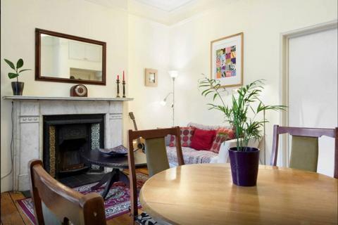 2 bedroom flat to rent, Bright and spacious 2 double bedrooms first floor flat available to rent in west Kensington W14