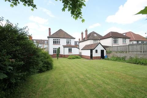 3 bedroom detached house for sale, Central Wells