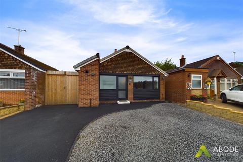 2 bedroom detached bungalow to rent, Jordan Avenue, Burton-On-Trent DE13