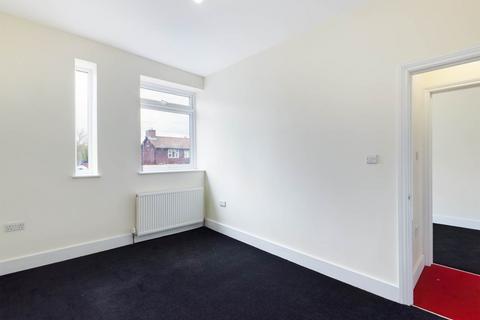 2 bedroom flat to rent, High Street , Swanley, Kent