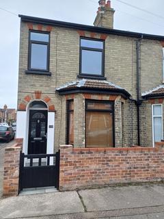 3 bedroom end of terrace house to rent, John Street, Lowestoft NR33