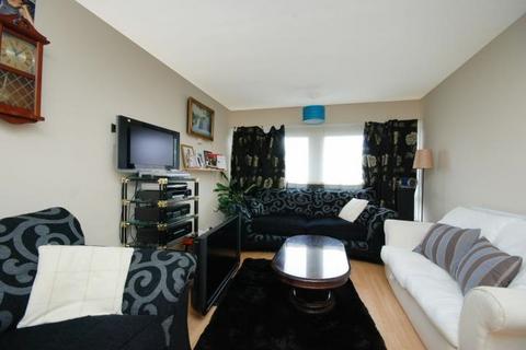 1 bedroom flat for sale, Farnham Gardens, London, SW20