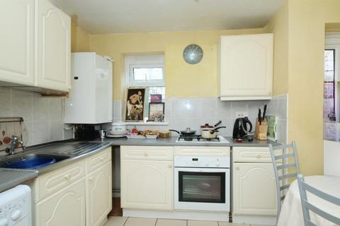 1 bedroom flat for sale, Farnham Gardens, London, SW20