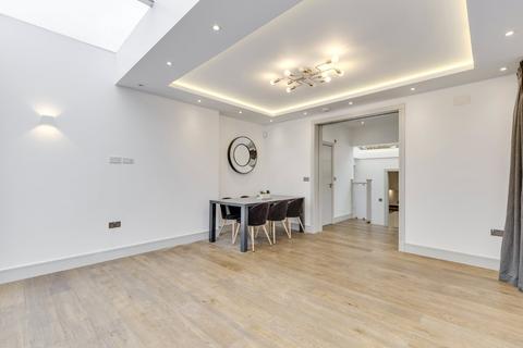 2 bedroom detached house for sale, Ferncroft Avenue, Hampstead