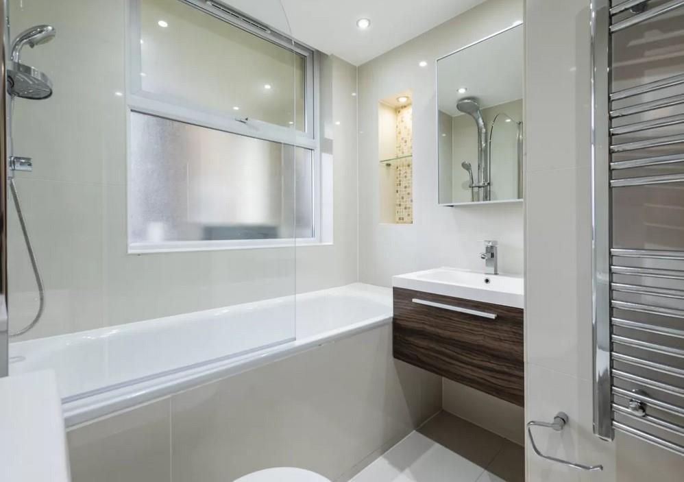 Bathroom 1.jpg