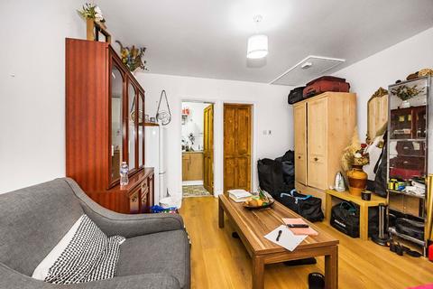 Studio for sale, Barking Road, London, E13