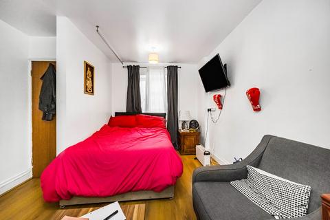 Studio for sale, Barking Road, London, E13