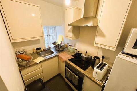 1 bedroom maisonette to rent, High Street, Lymington